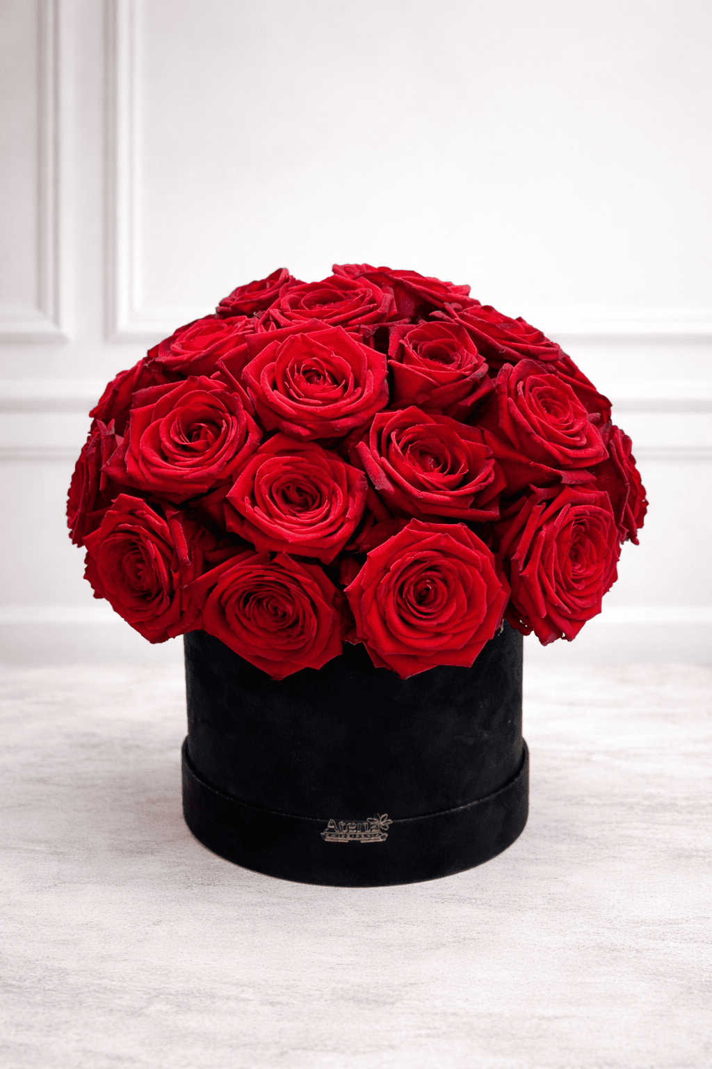 Box z czerwonych róż – klasyczny flower box